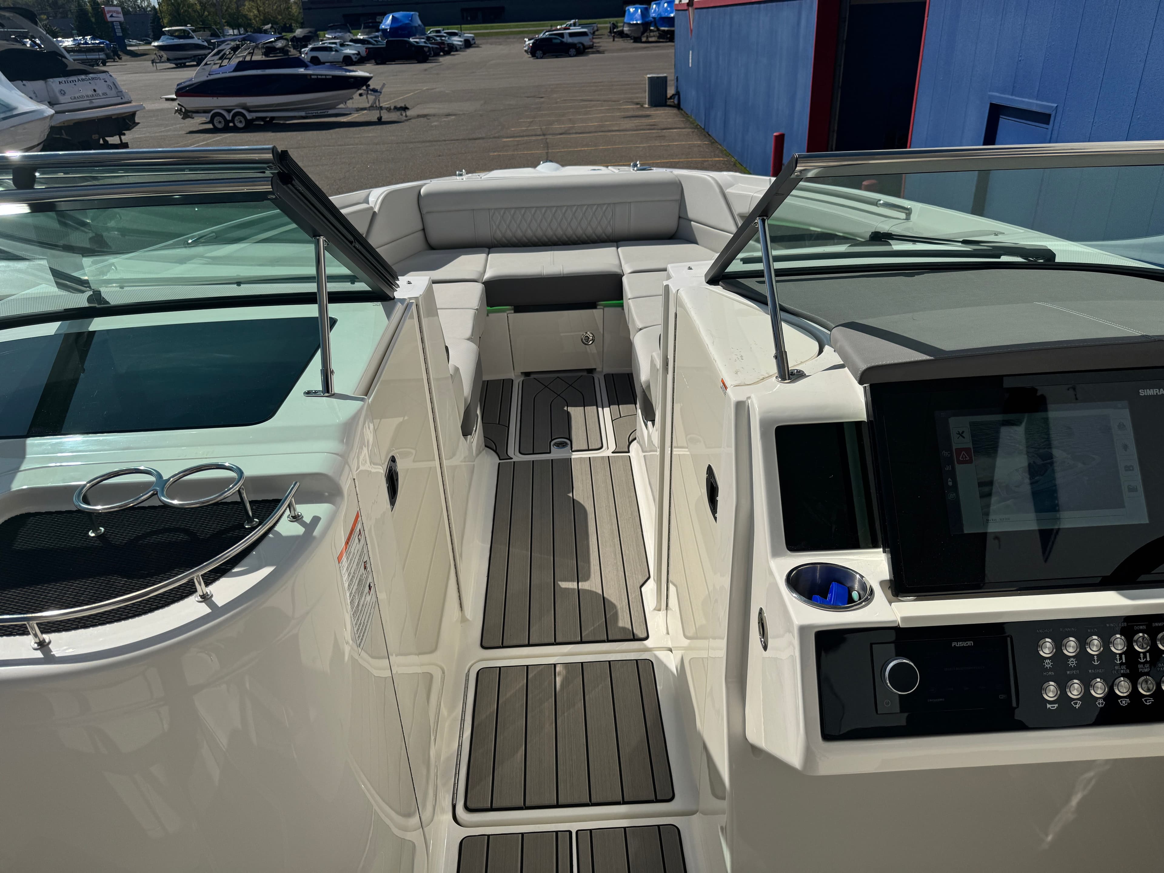 2026 Sea Ray SLX 350 - 40