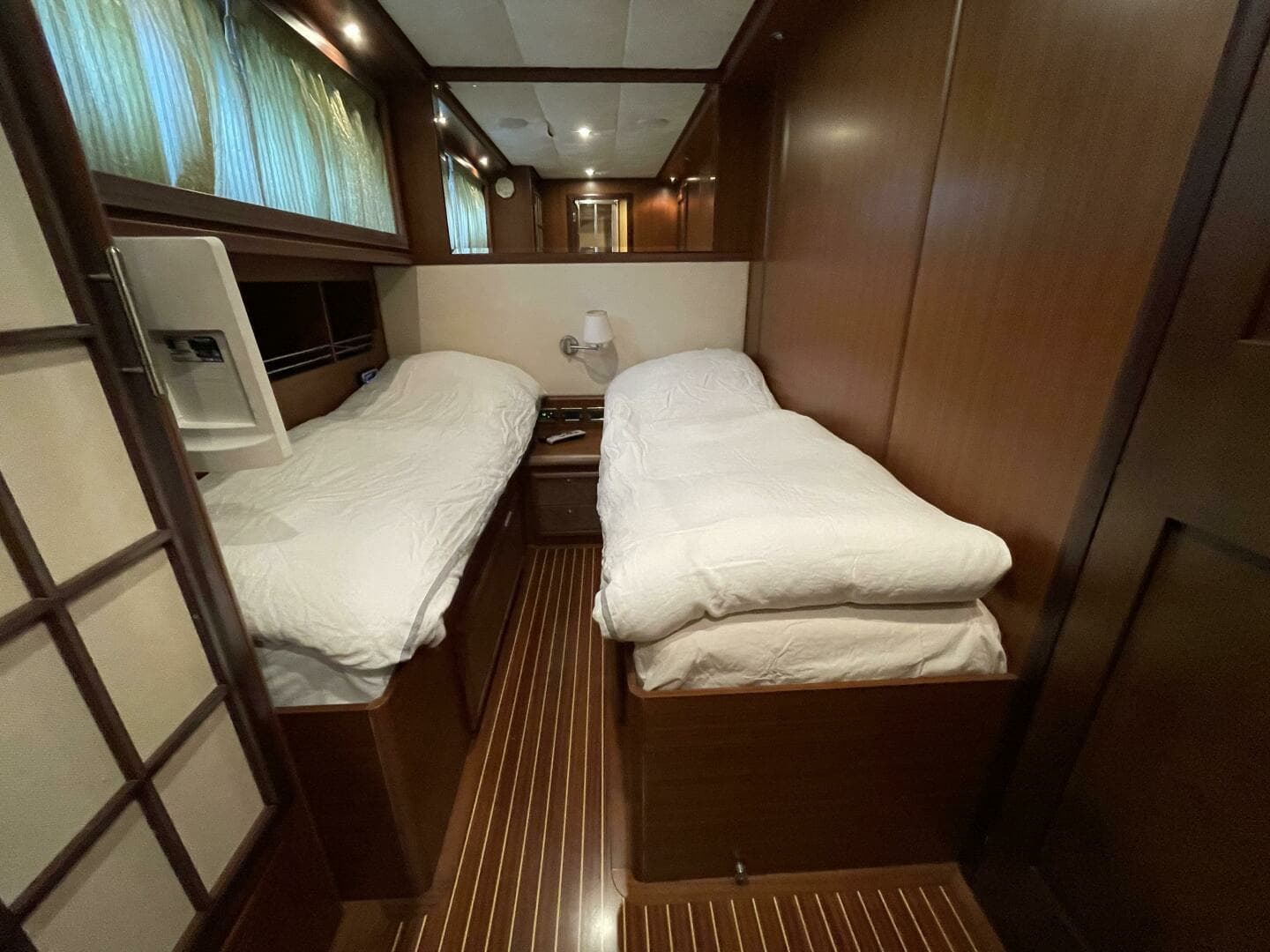 2006 Mochi Craft 74' Dolphin - Image 12