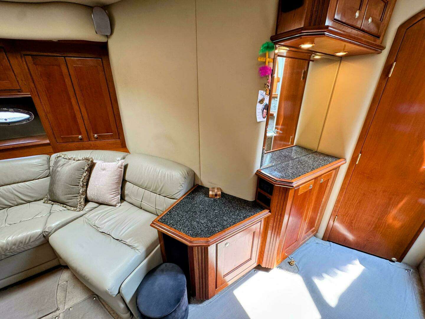 2005 Cruisers Yachts 540 Express - Image 39