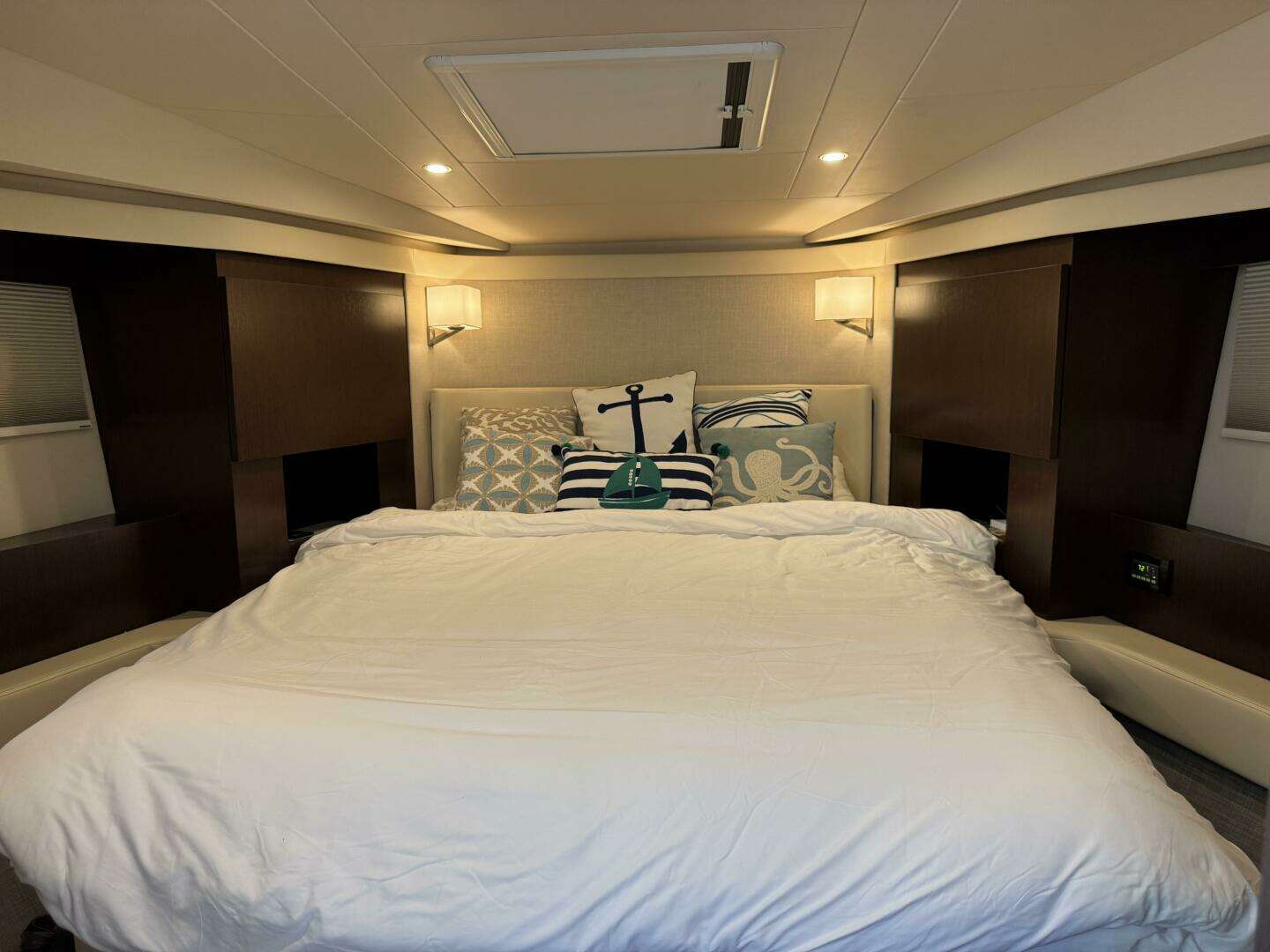 2017 Regal 42 Fly - Image 32