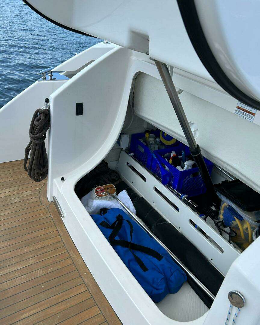 2017 Tiara Yachts C39 Coupe - Image 6