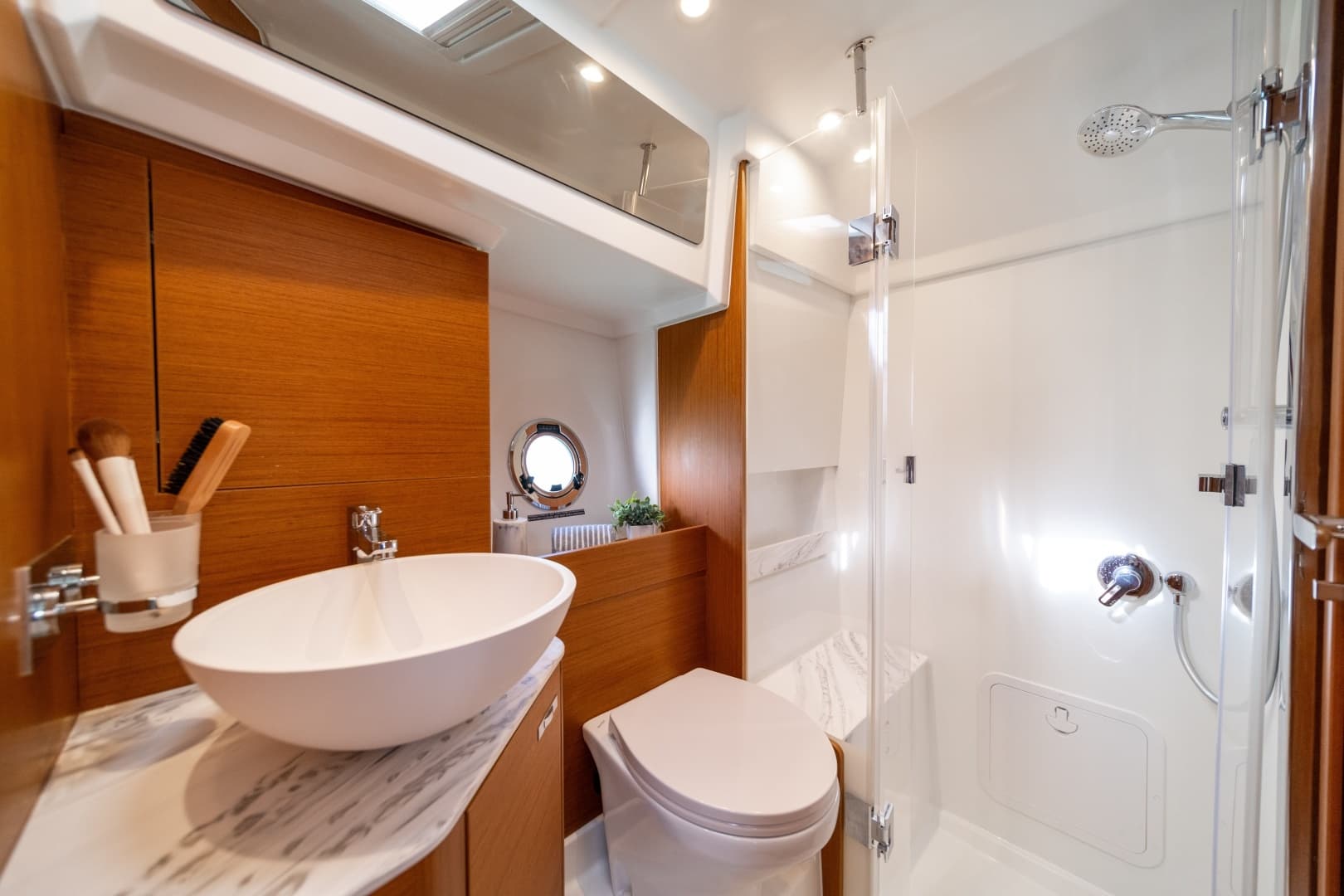 2027 Beneteau Swift Trawler 37 - Image 12