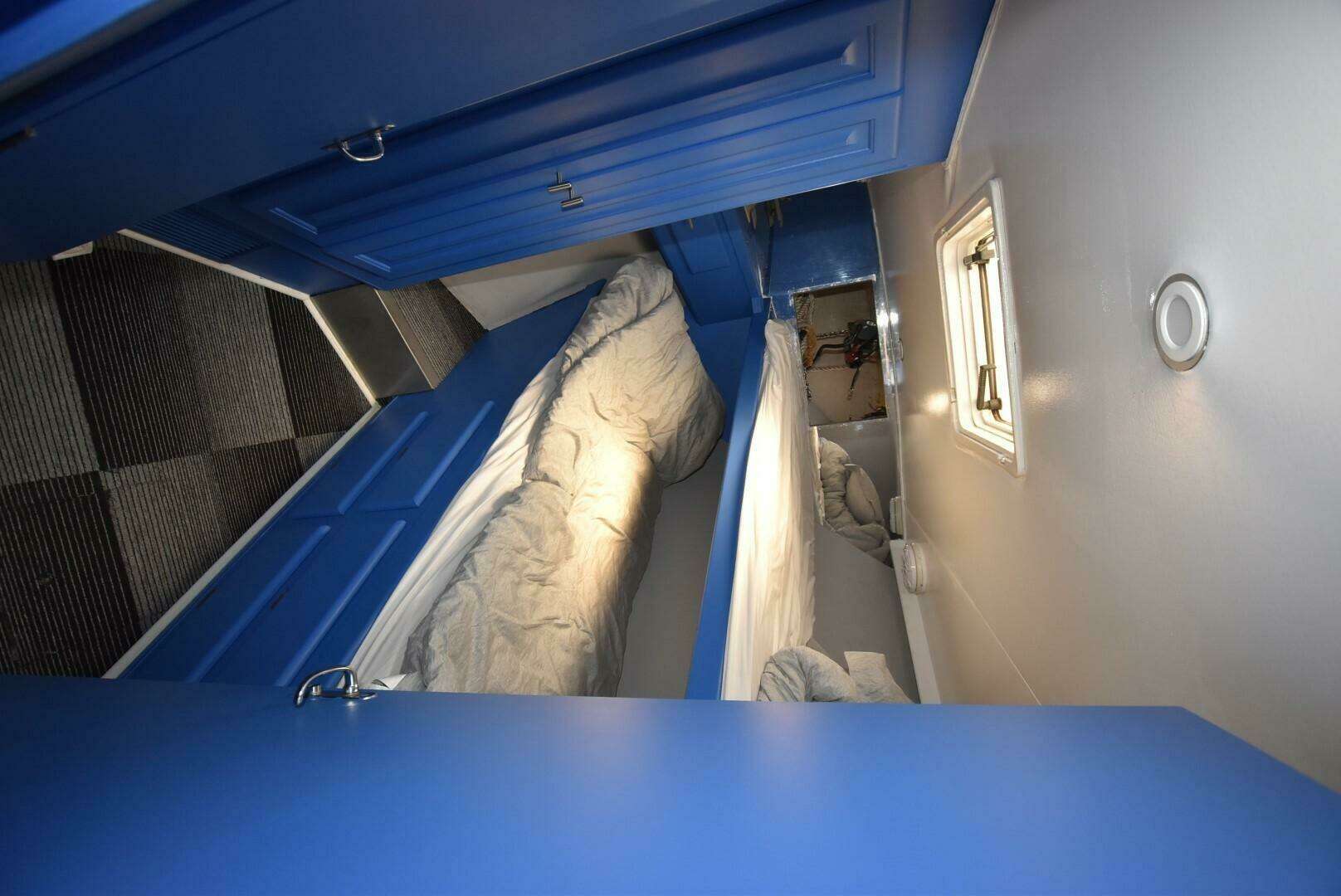 1997 Viking 50 Convertible - Image 23