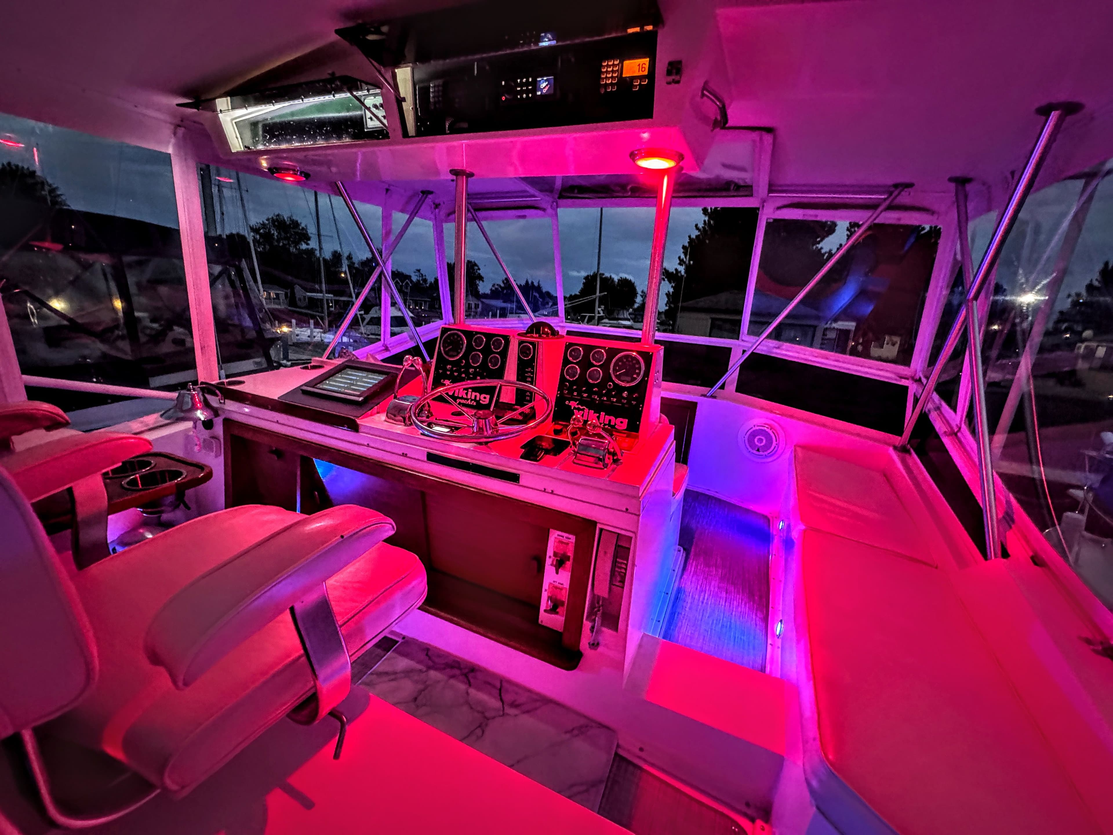 1987 Viking 48 MOTORYACHT - 18
