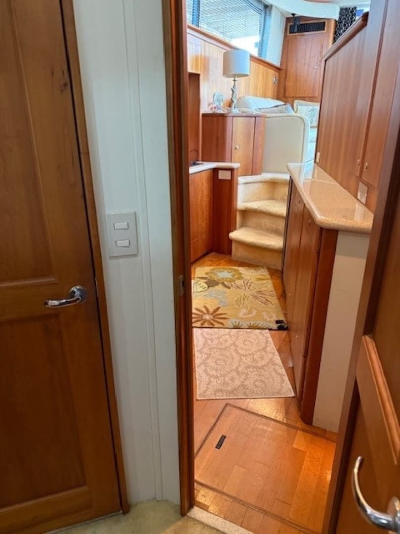 2001 Silverton 42 Convertible - Image 31