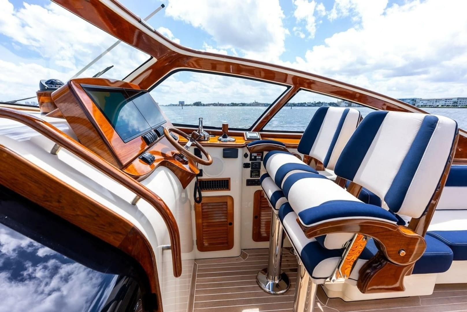 2008 Hinckley Talaria 38R - Image 16