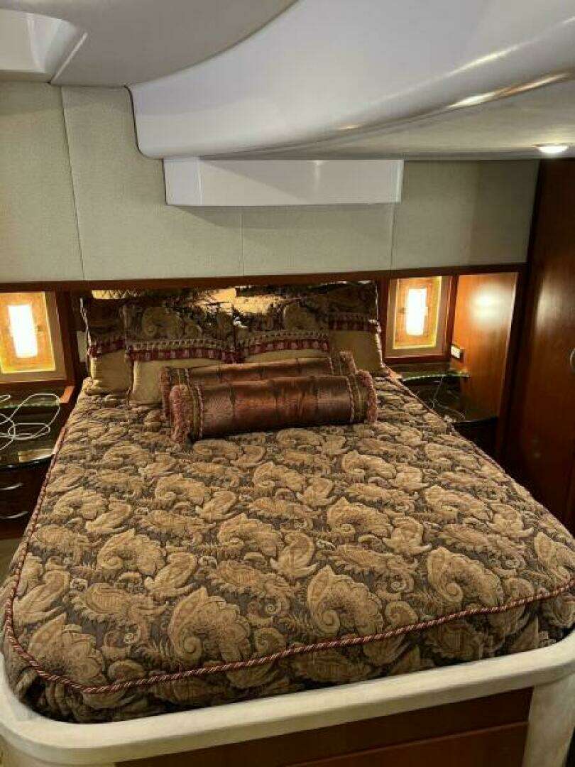 2008 Ovation 52 - Image 24