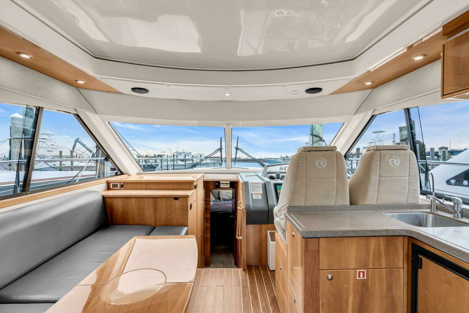 2014 Riviera 44 Sport Yacht - Image 40
