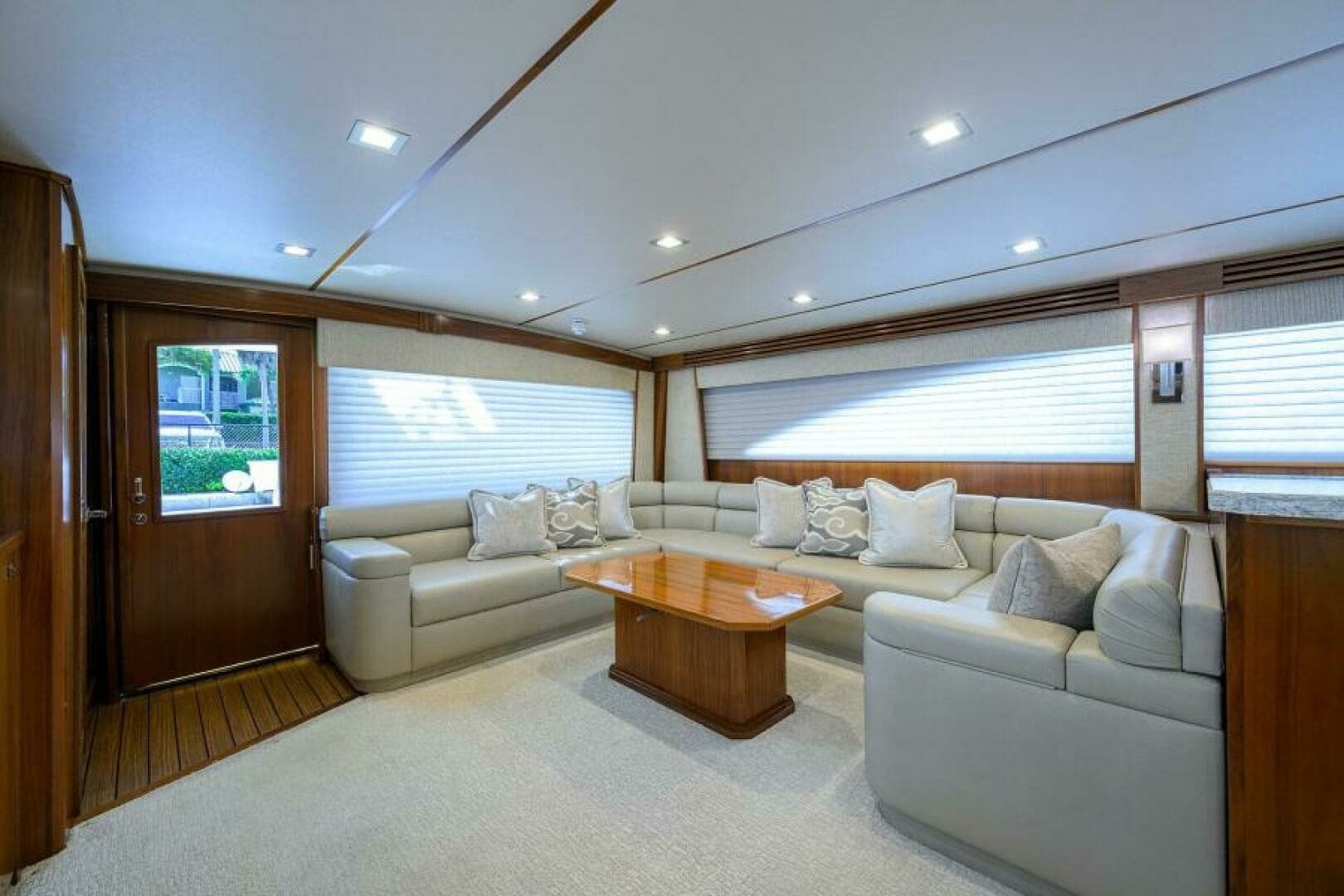 2019 Viking 80 Convertible - Image 3