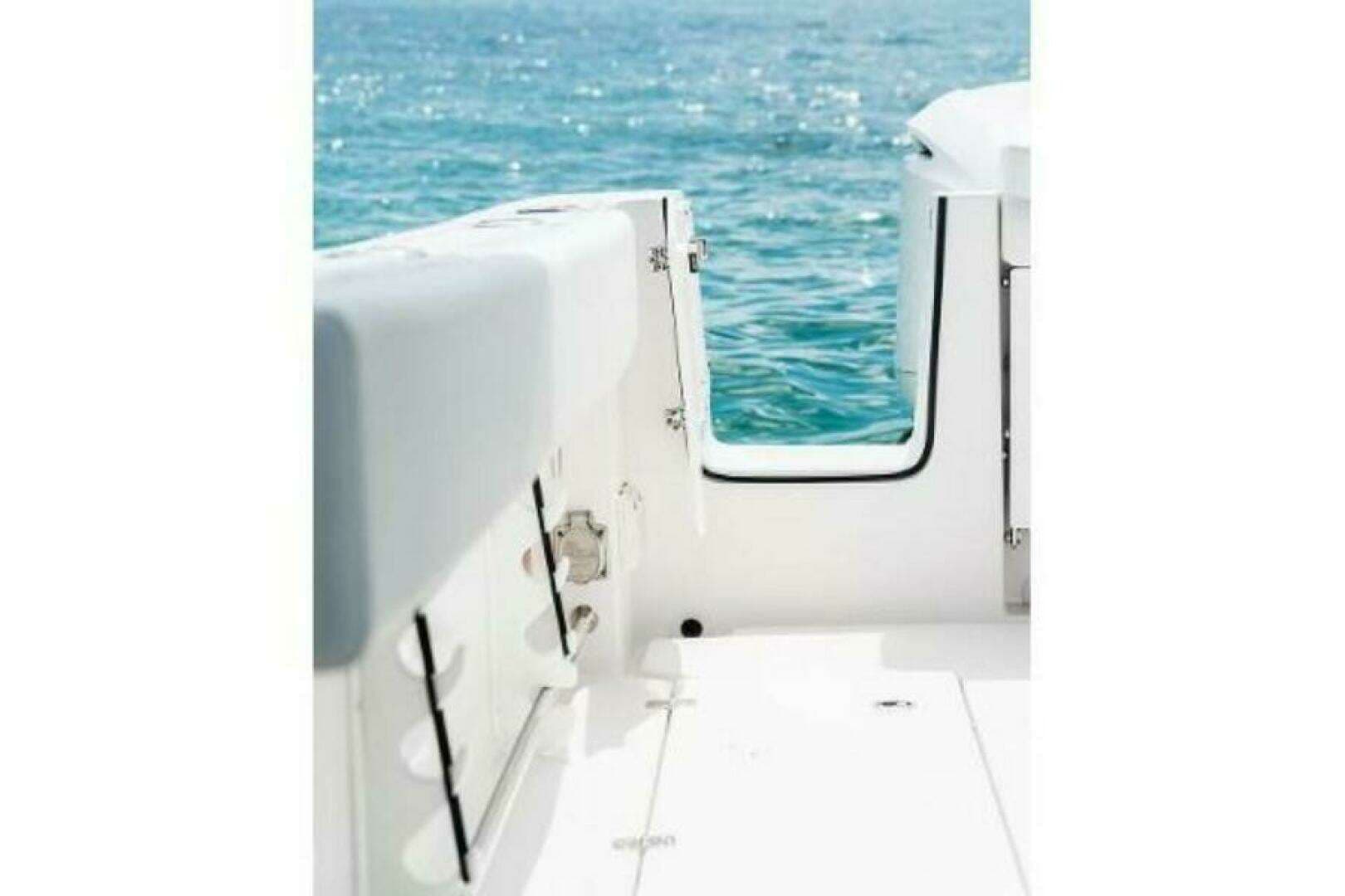 2025 Edgewater 285CC - Image 15