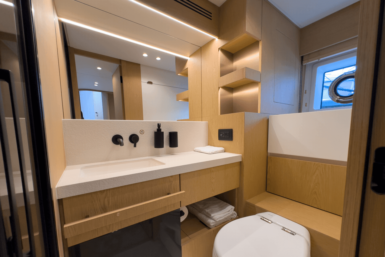 2026 Azimut Fly 62 - Image 54