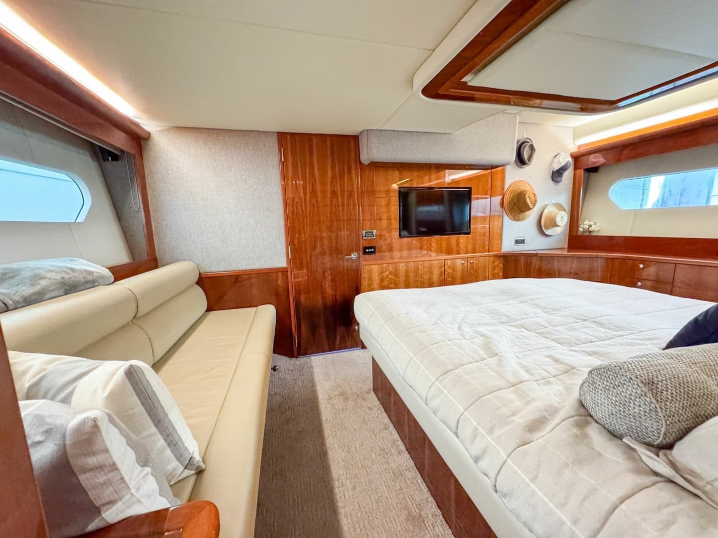 2015 Riviera 53 Enclosed Bridge - Image 27