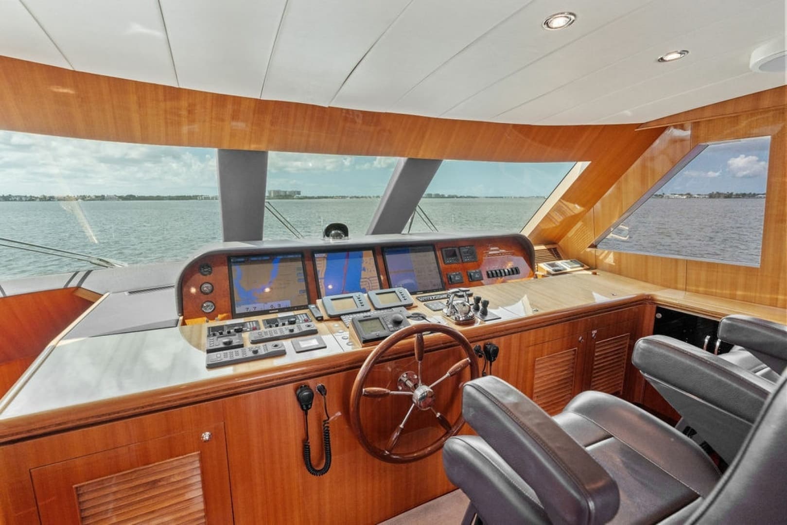 2005 Horizon 82 - Image 44