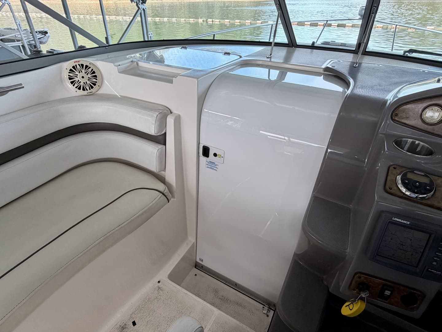 2008 Rinker 280 Express Cruiser - Image 33