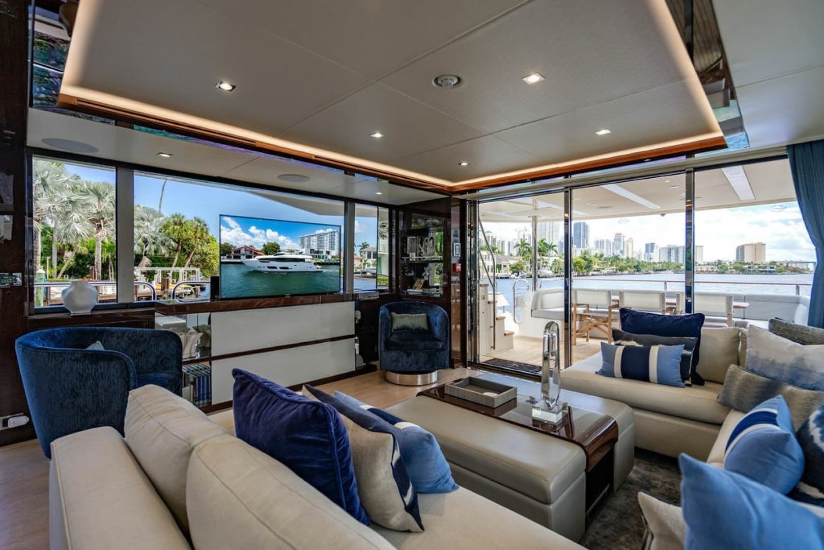 2019 Sunseeker 95 Motor Yacht - Image 37