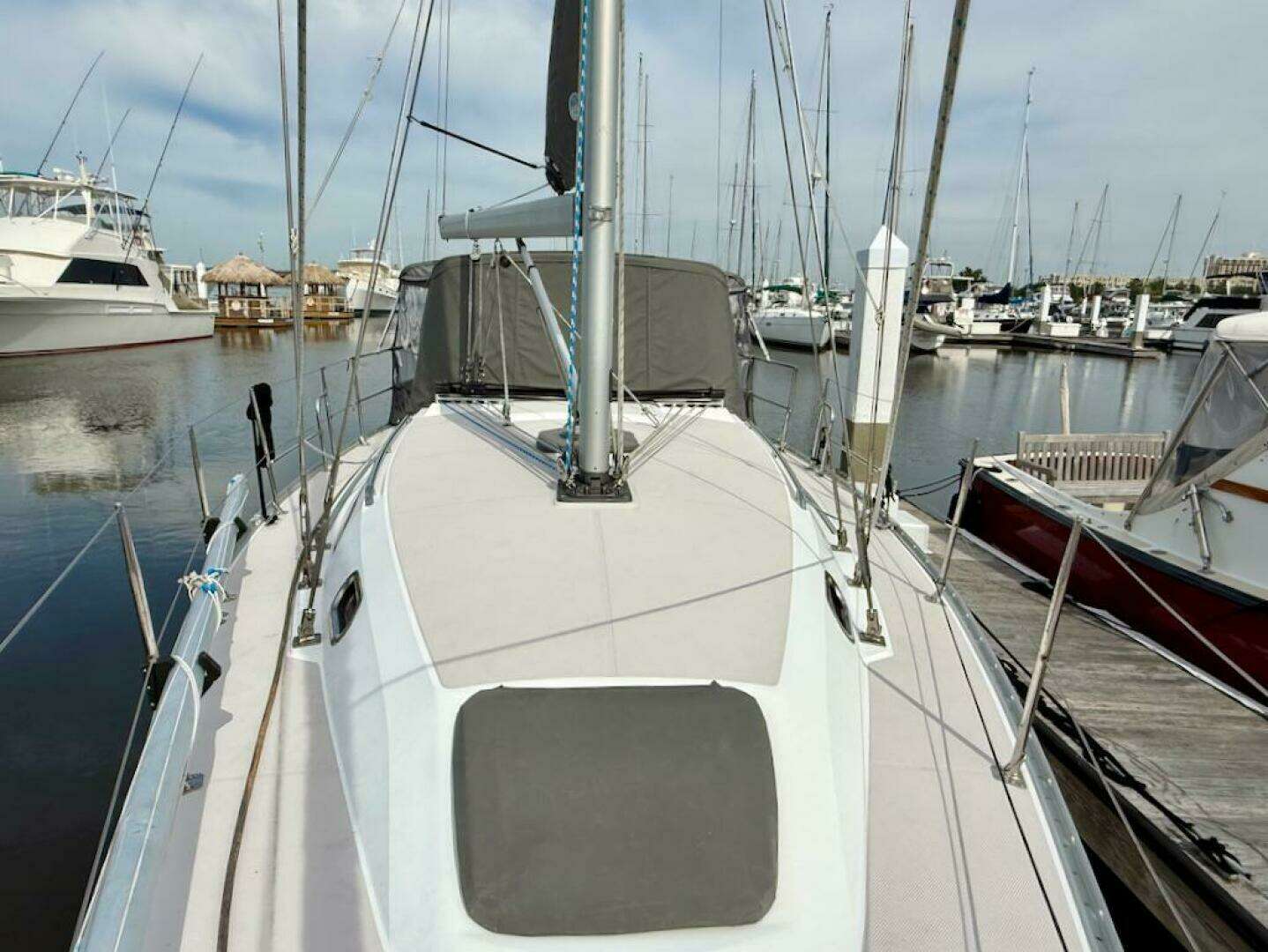 2011 Catalina 355 - Image 4