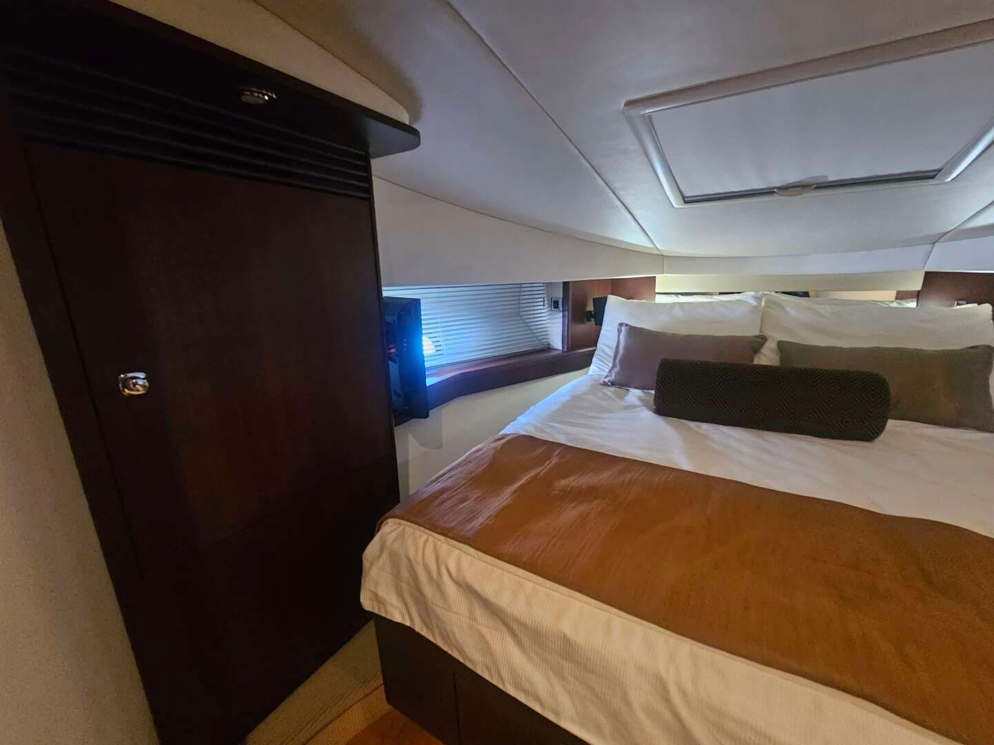 2012 Sea Ray 50 SUNDANCER - Image 43