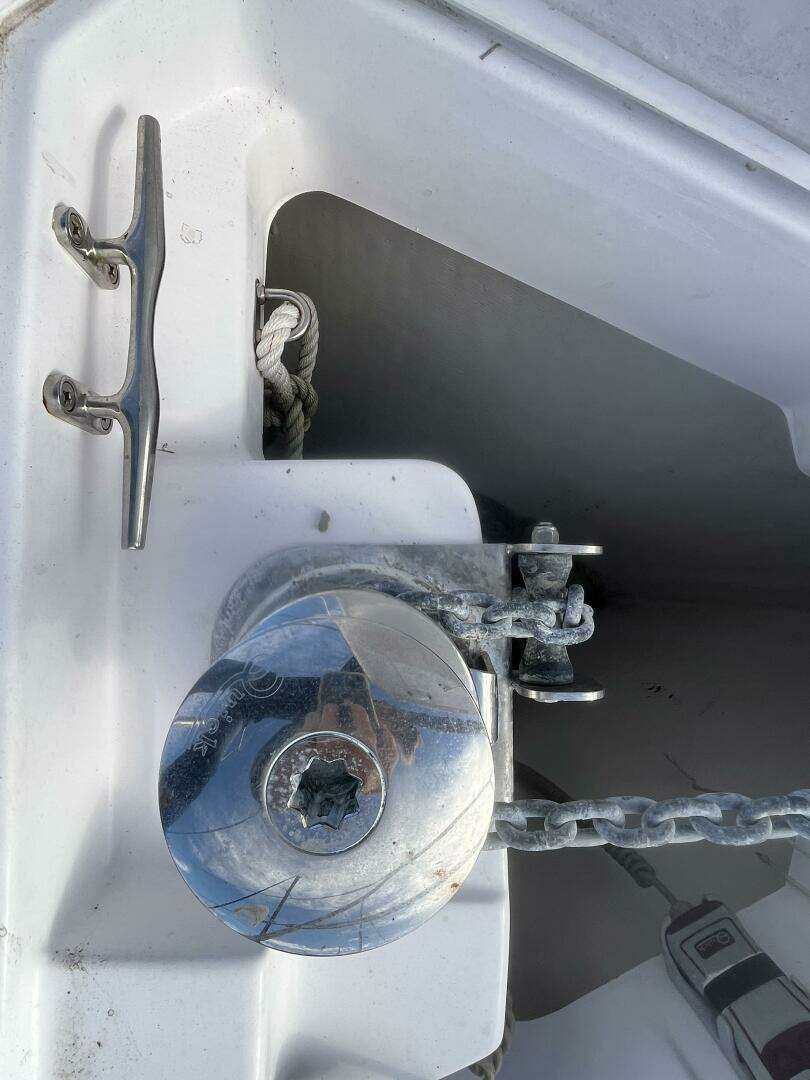 2017 Catalina 355 - Image 10