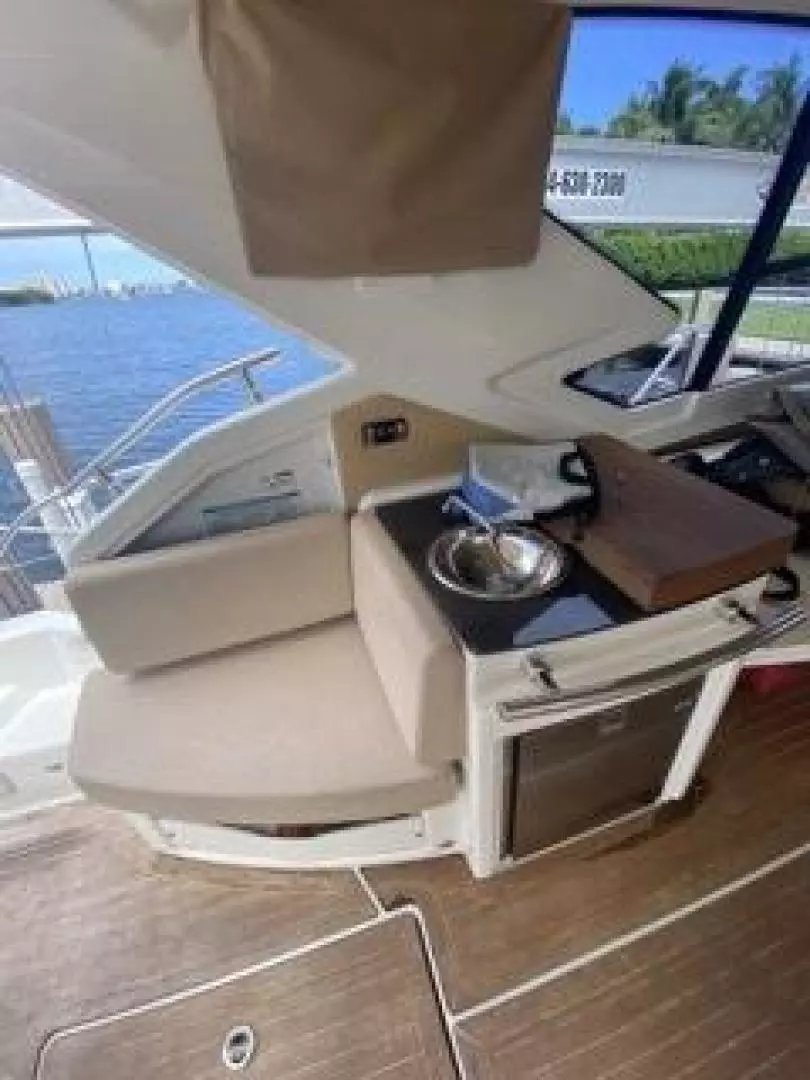 2013 Cranchi M44 HT - Image 4