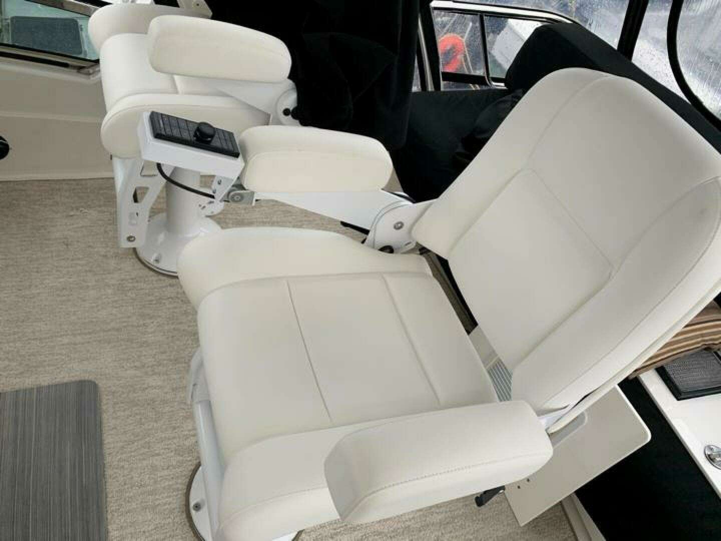 2006 Sea Ray 52 Sedan Bridge - Image 9