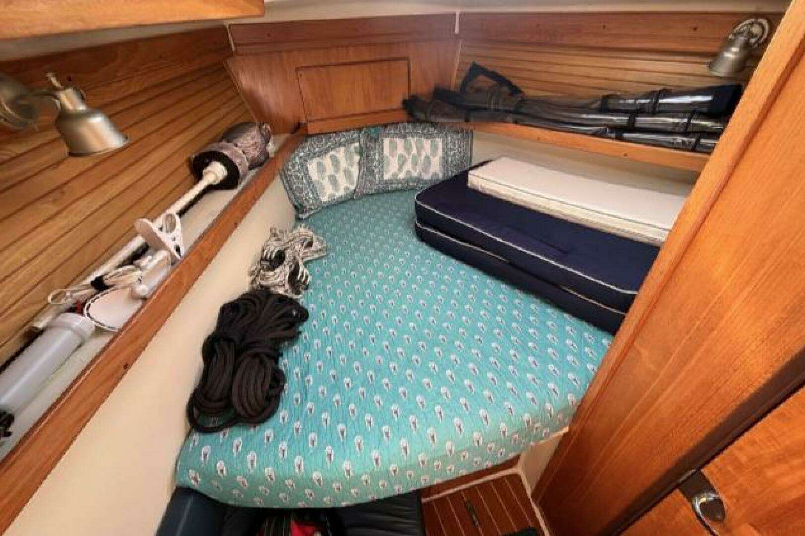 2004 Catalina 400 - Image 11