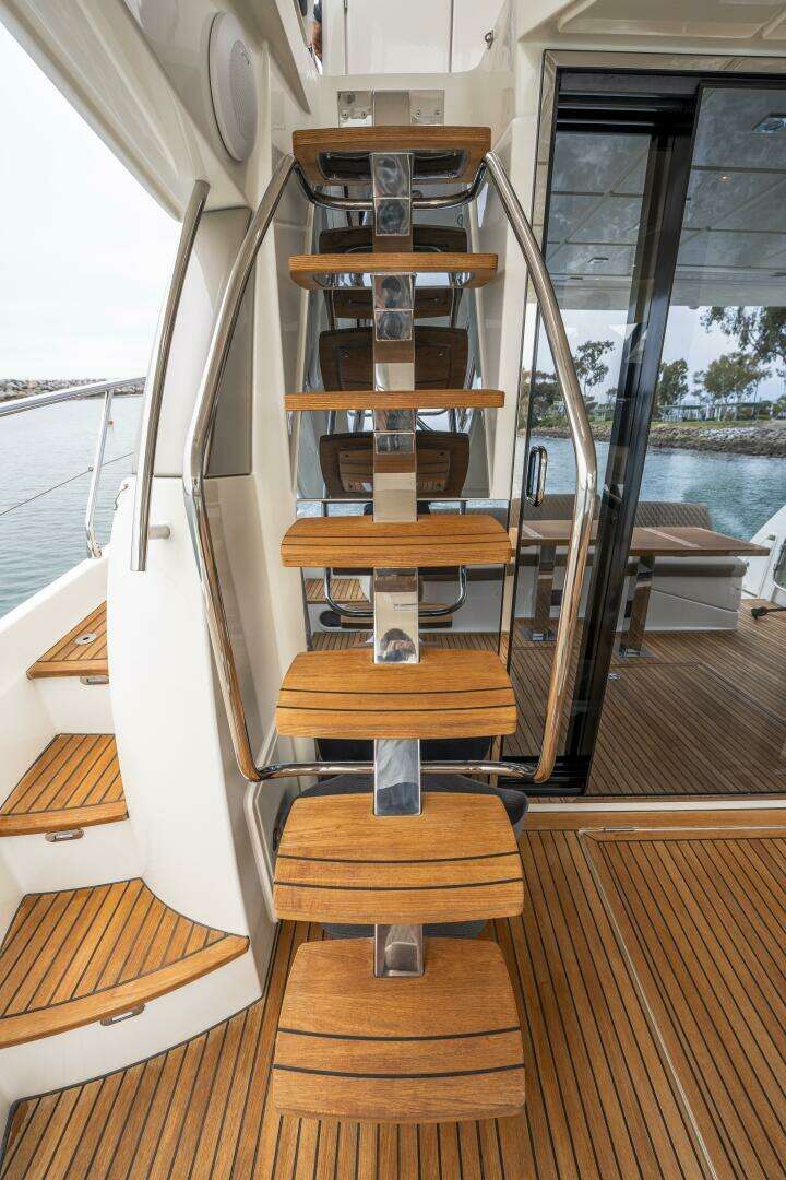 2018 Prestige 560 - Image 22