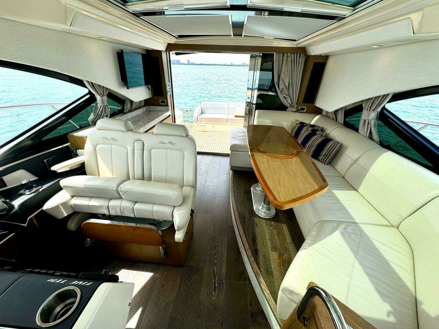 2017 Sea Ray 510 Sundancer - Image 18
