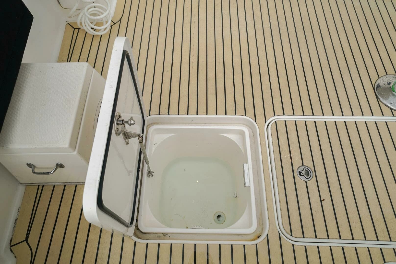 2007 Viking 45 Convertible - Image 33