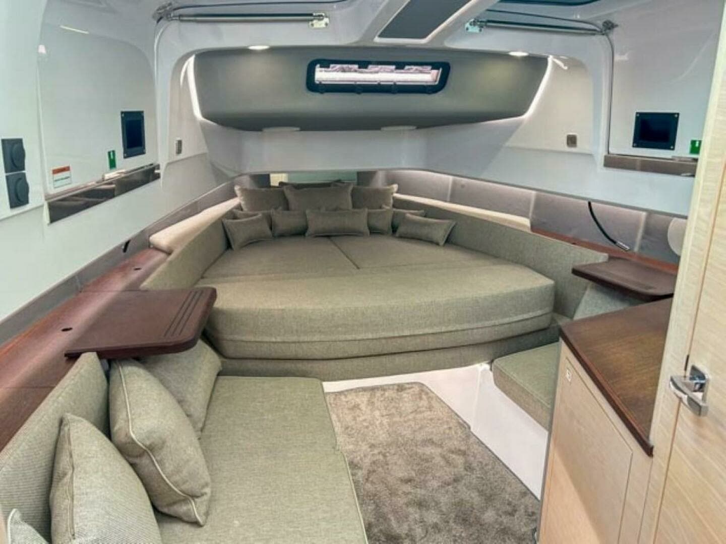 2024 Axopar 45 XC Cross Cabin - Image 17
