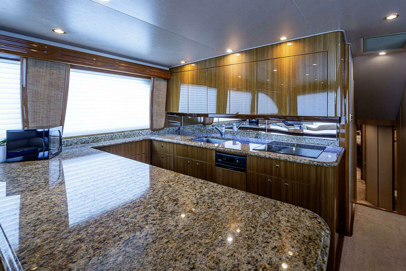 2007 Viking 64 Convertible - Image 13