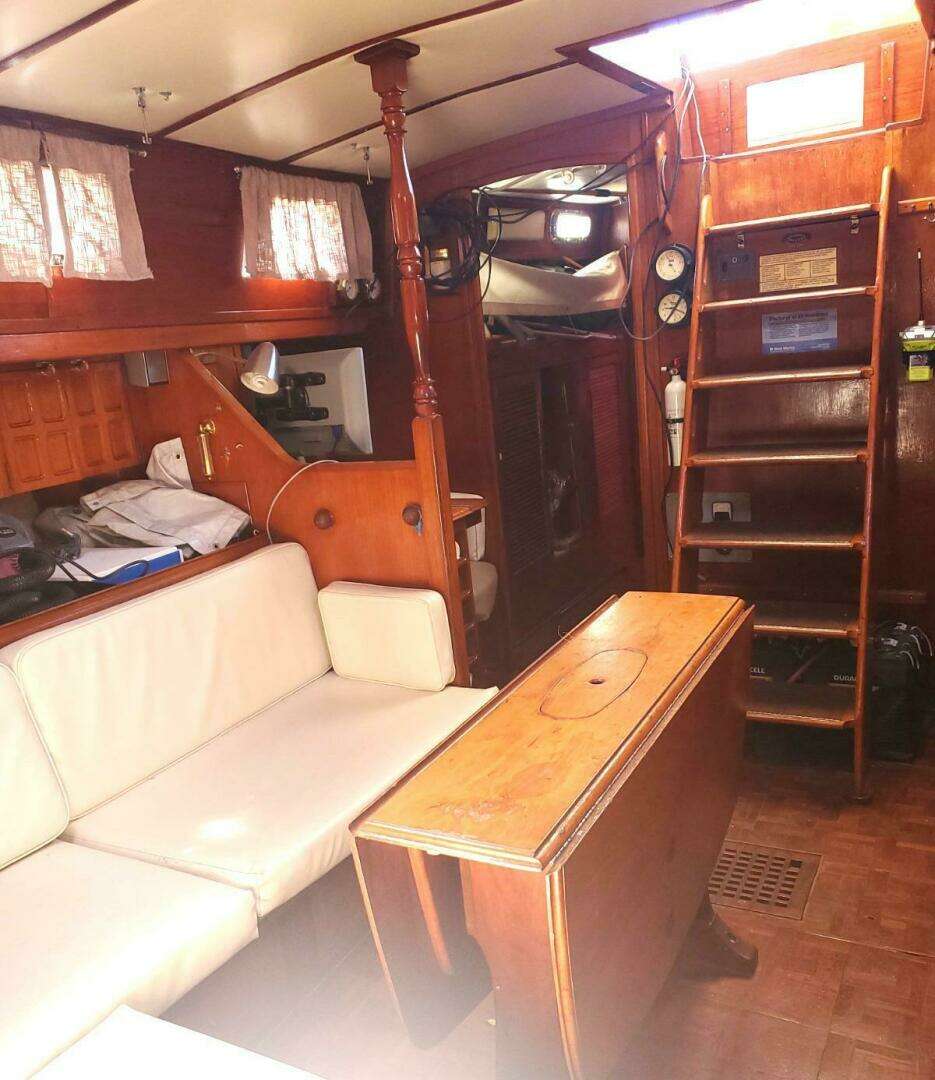 1982 Endeavour 43 CC - Image 8