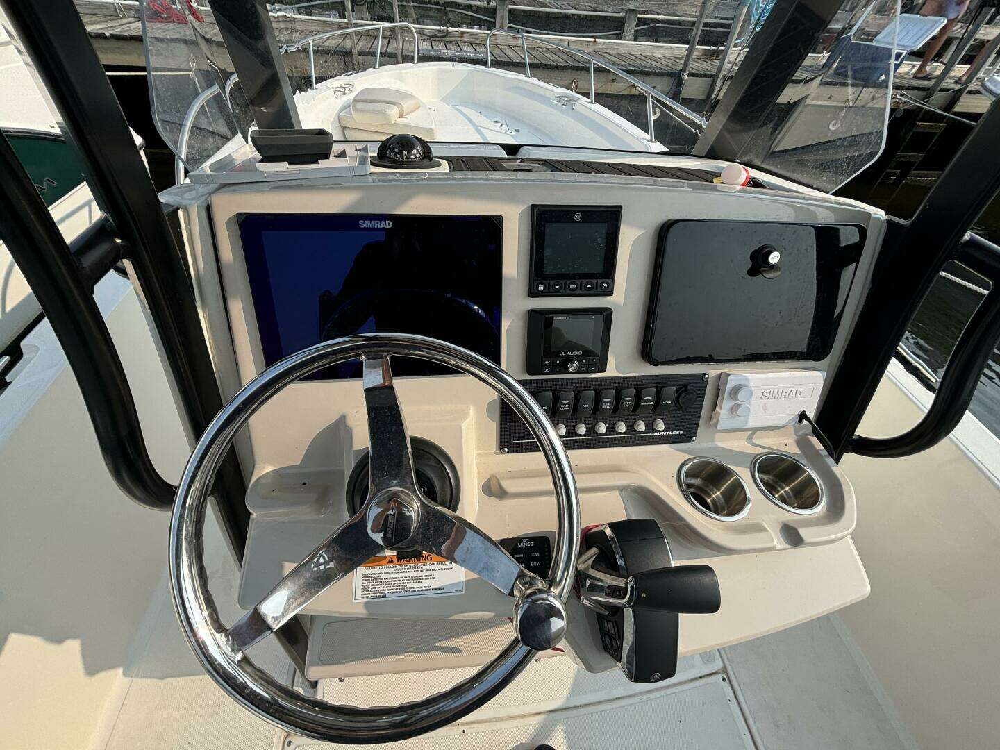 2023 Boston Whaler 250 Dauntless - Image 12