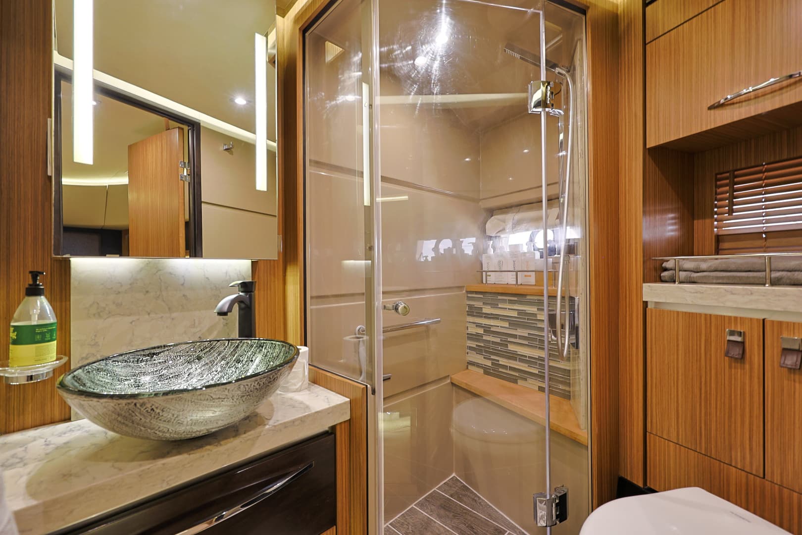 2017 Sea Ray L650 Fly - Image 48