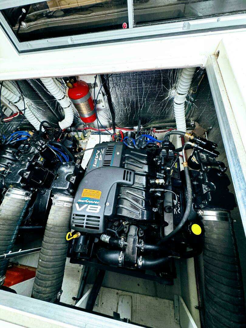 1998 Cruisers Yachts 3575 Esprit - Image 39