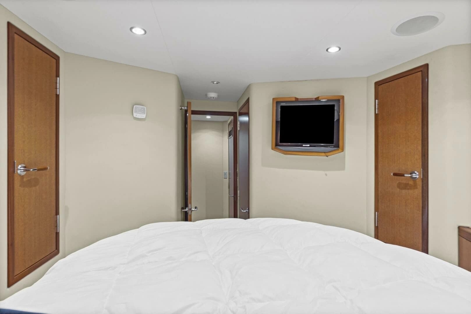 2008 Hatteras 60 Convertible - Image 20
