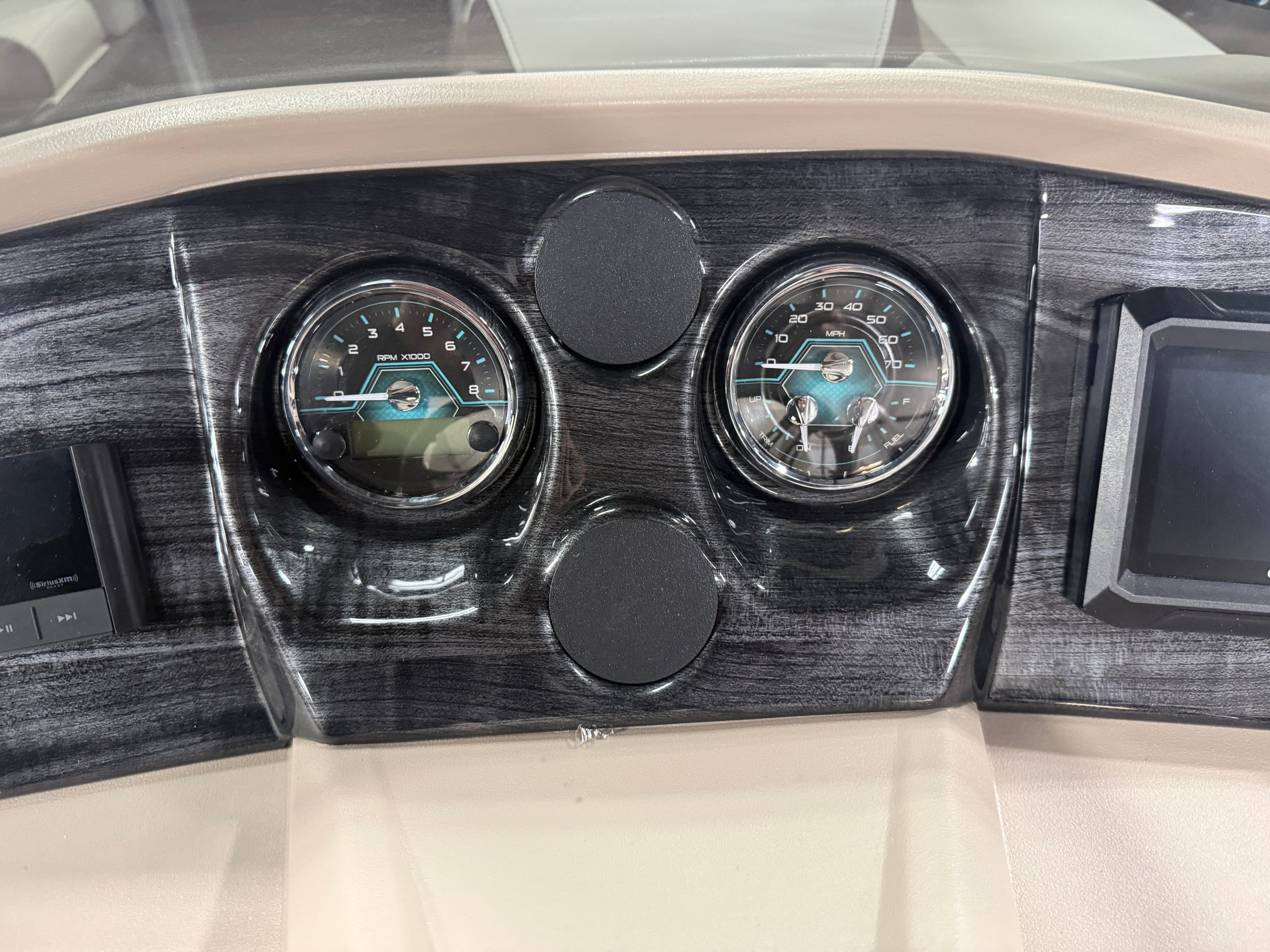 2026 Tahoe LTZ 2385 VRB Swingback & Honda 4-Stroke EFI - 13