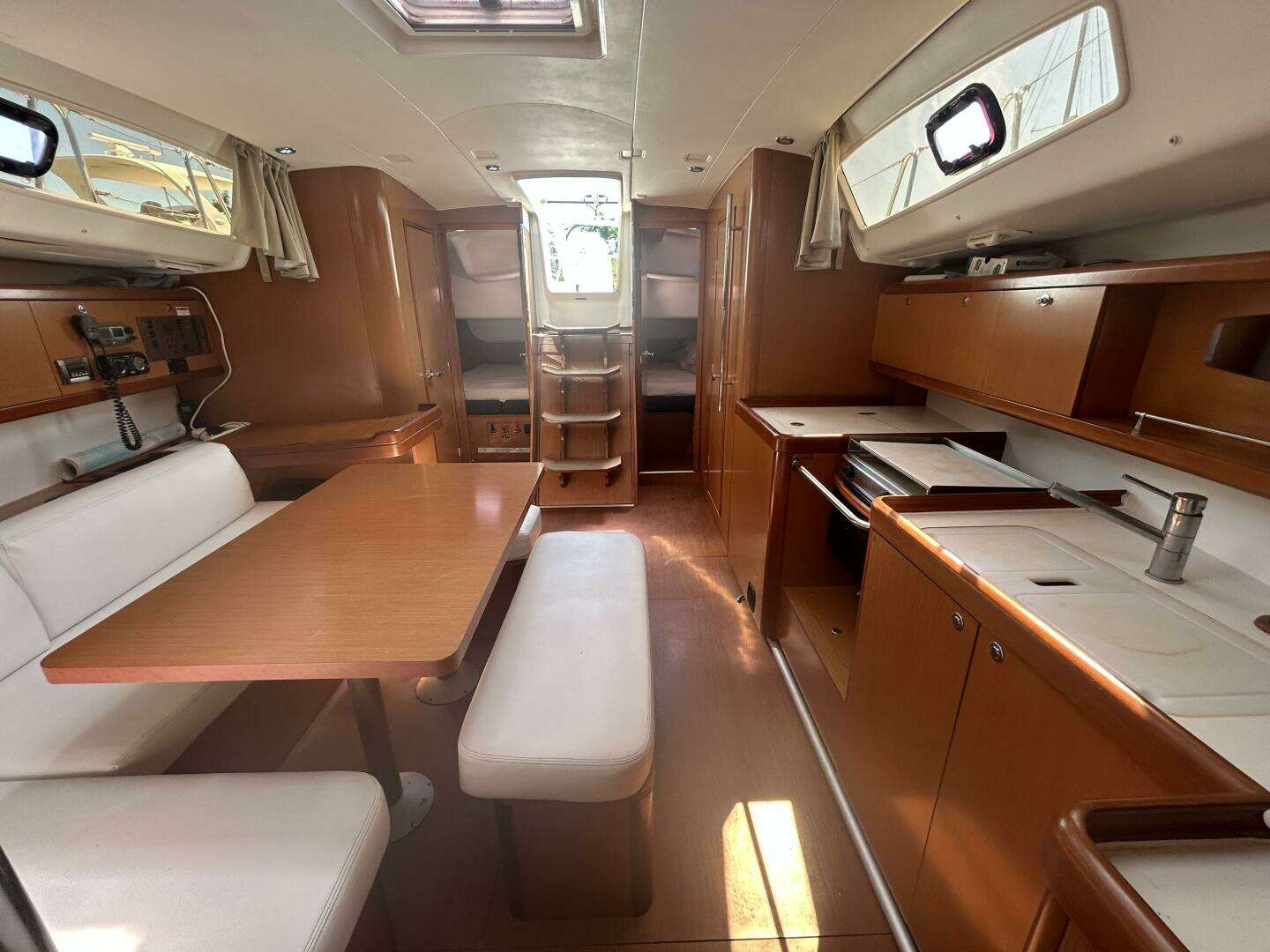 2010 Beneteau Oceanis 43 - Image 23