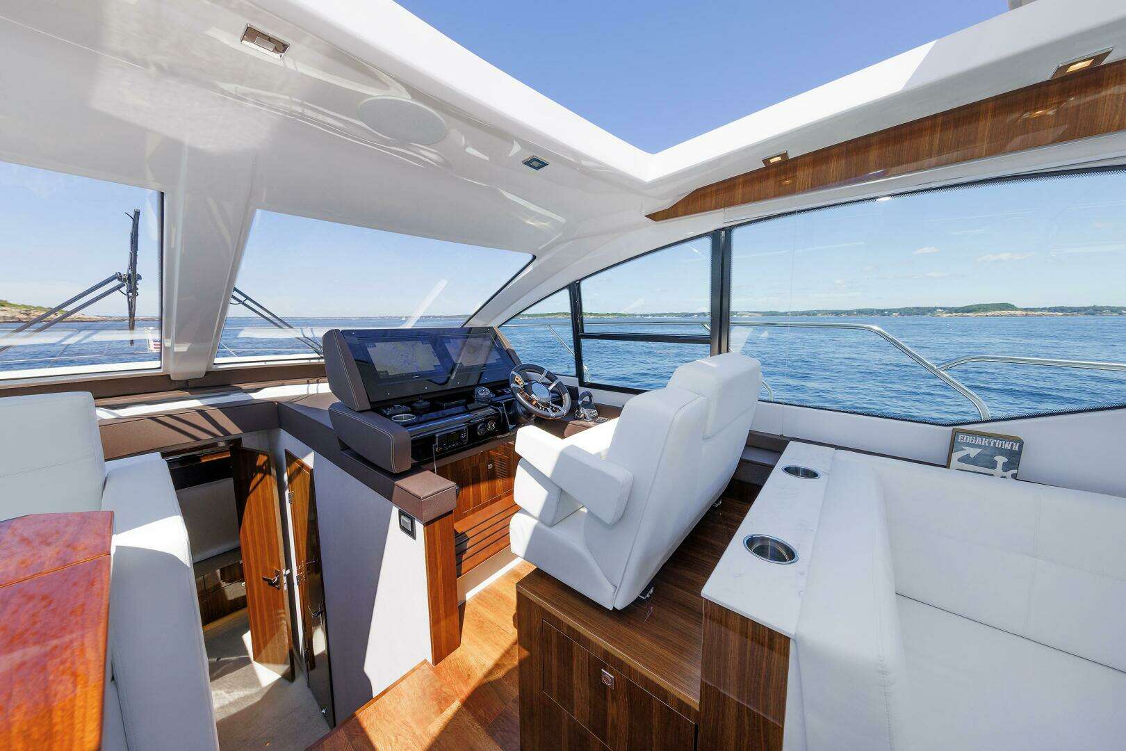2021 Cruisers Yachts — - Image 25