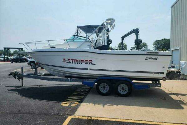 2000 Seaswirl Striper Striper 2600 WA - Image 1