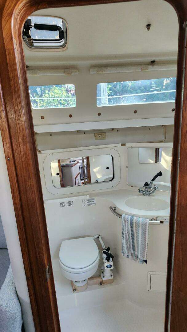 1995 Catalina 320 - Image 29