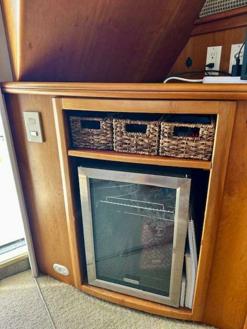 2001 Silverton 42 Convertible - Image 22