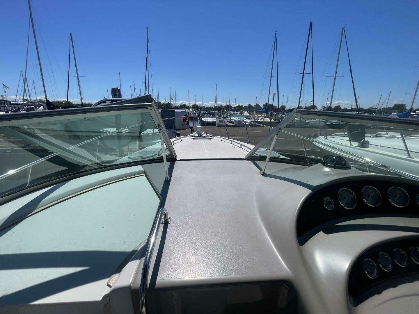 2005 Monterey 322 Cruiser - Image 25