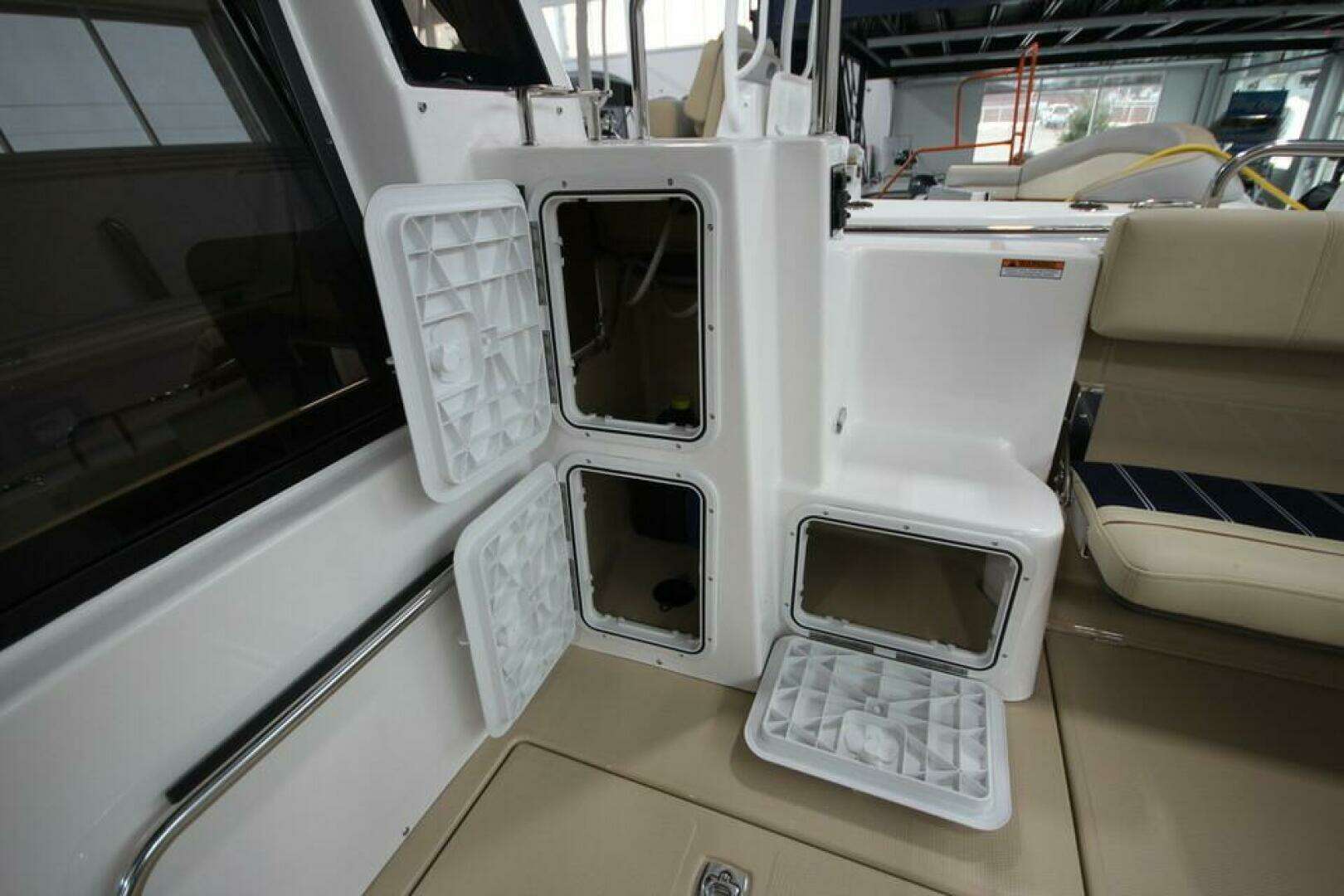 2026 Ranger Tugs R-29 Sedan Luxury Edition - Image 20