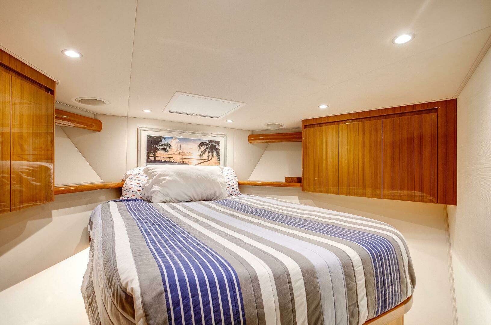 2016 Viking 52 Sport Tower - Image 31