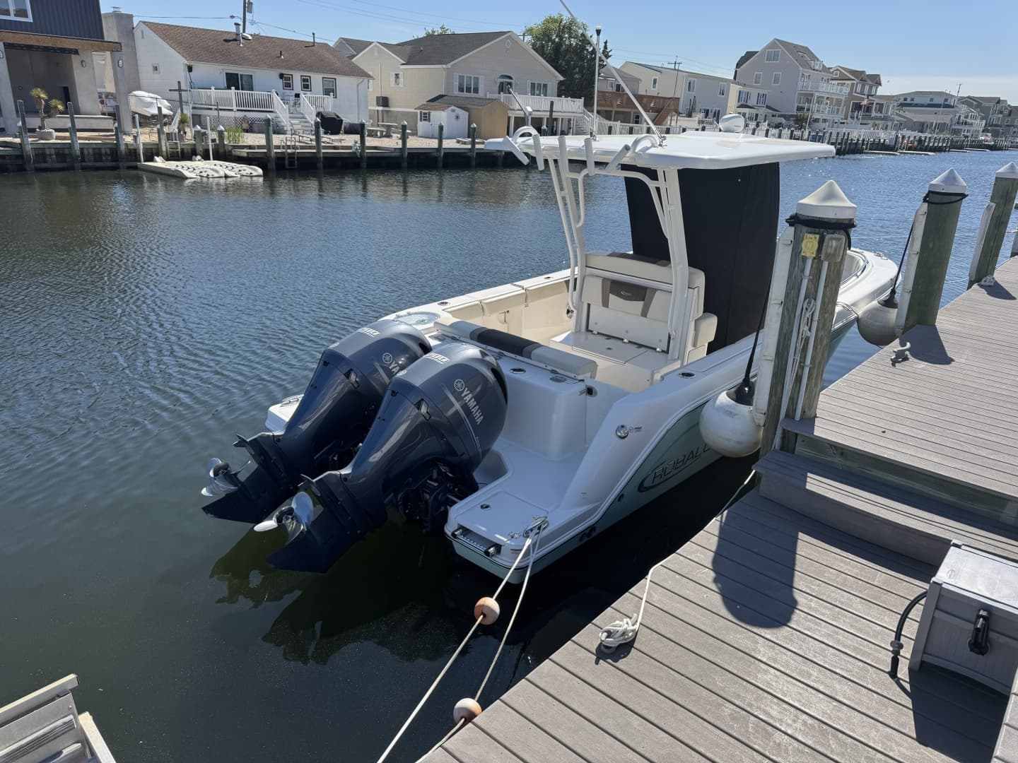 2020 Robalo R272 Center Console - Image 4