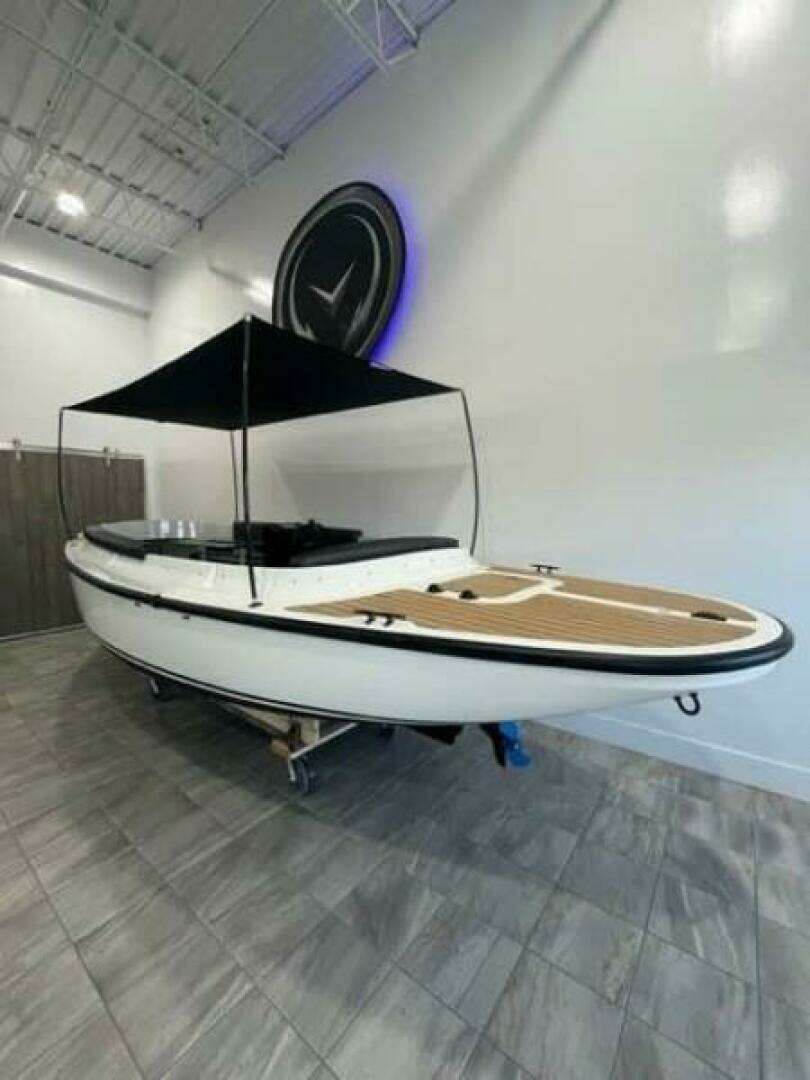 2023 Vision Fantail 217 - Image 6