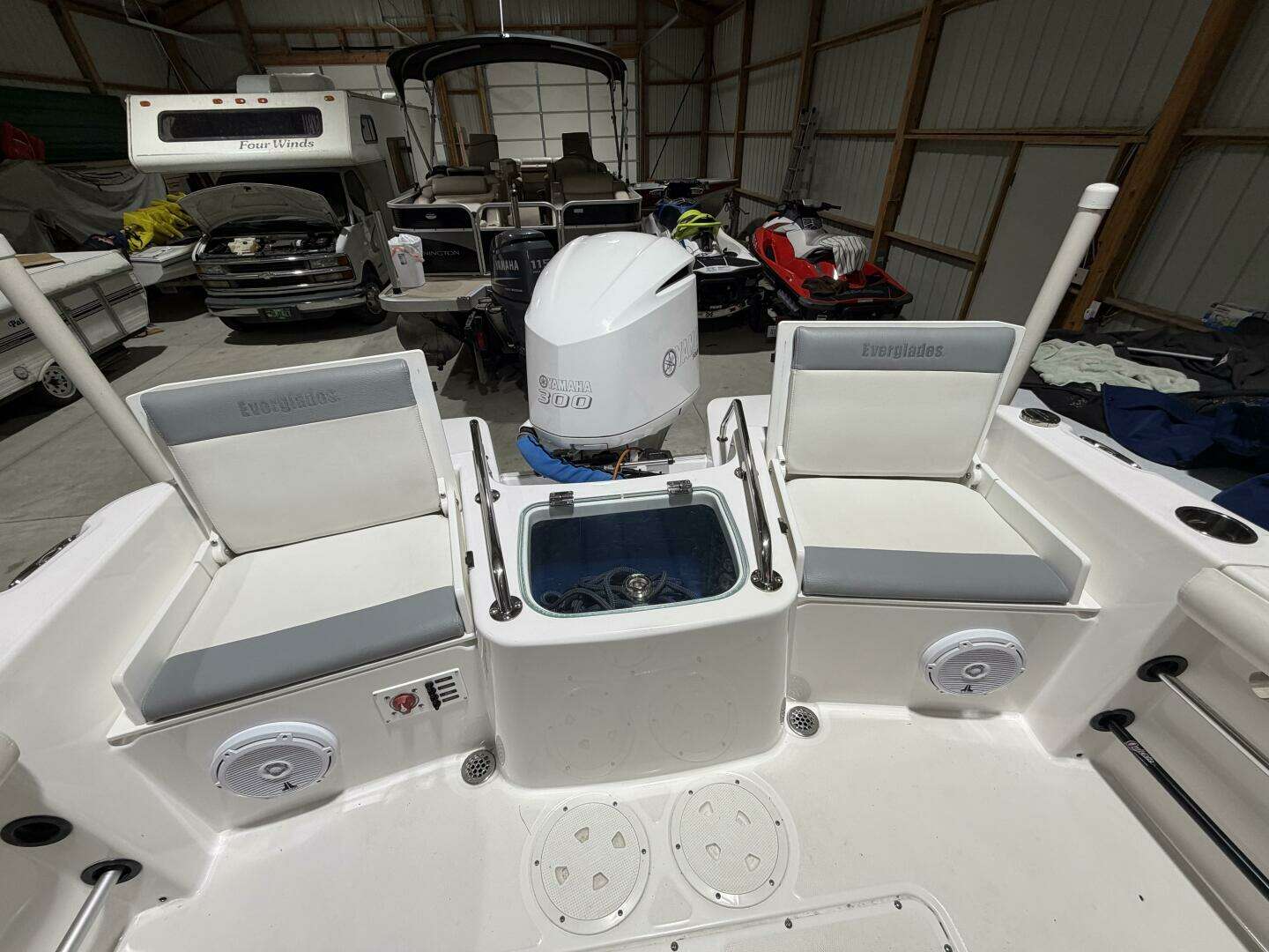 2016 Everglades 230 Center Console - Image 15