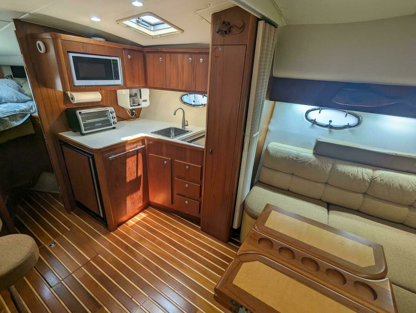 2000 Tiara Yachts 3500 Express - Image 2