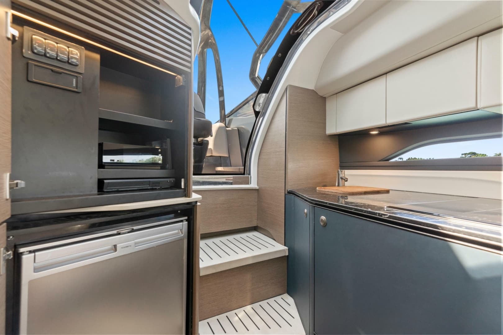 2020 Princess R35 - Image 26