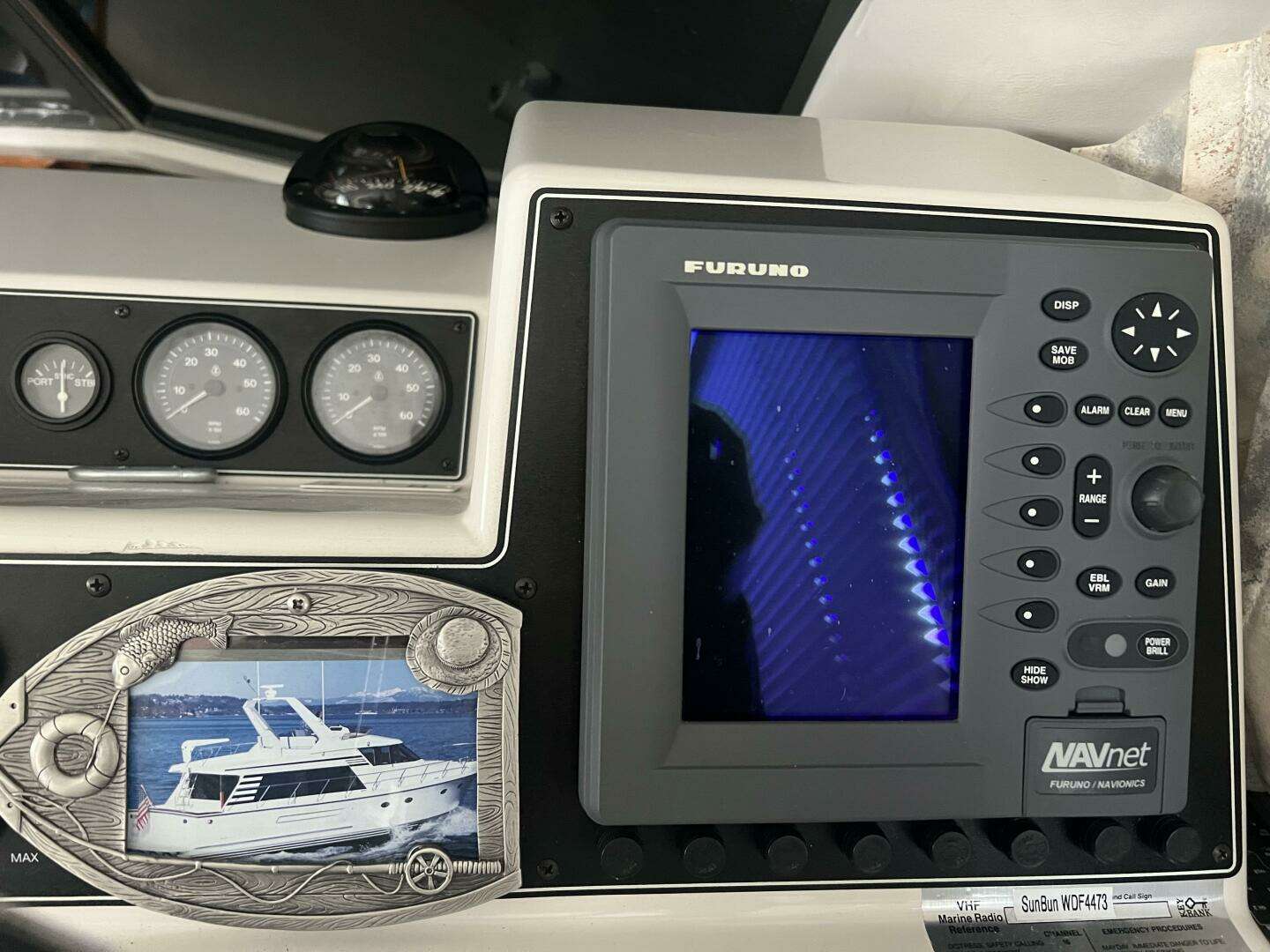 1994 Carver 370 Voyager - Image 17